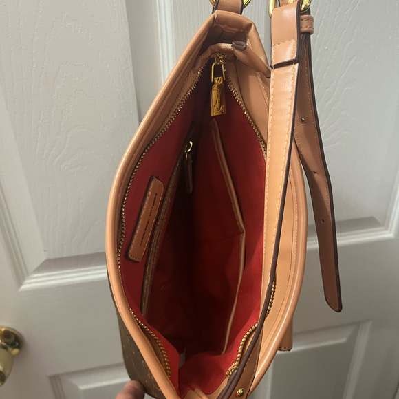 Adrienne Vittadini Bags Adrienne Vittadini Crossbody Signature